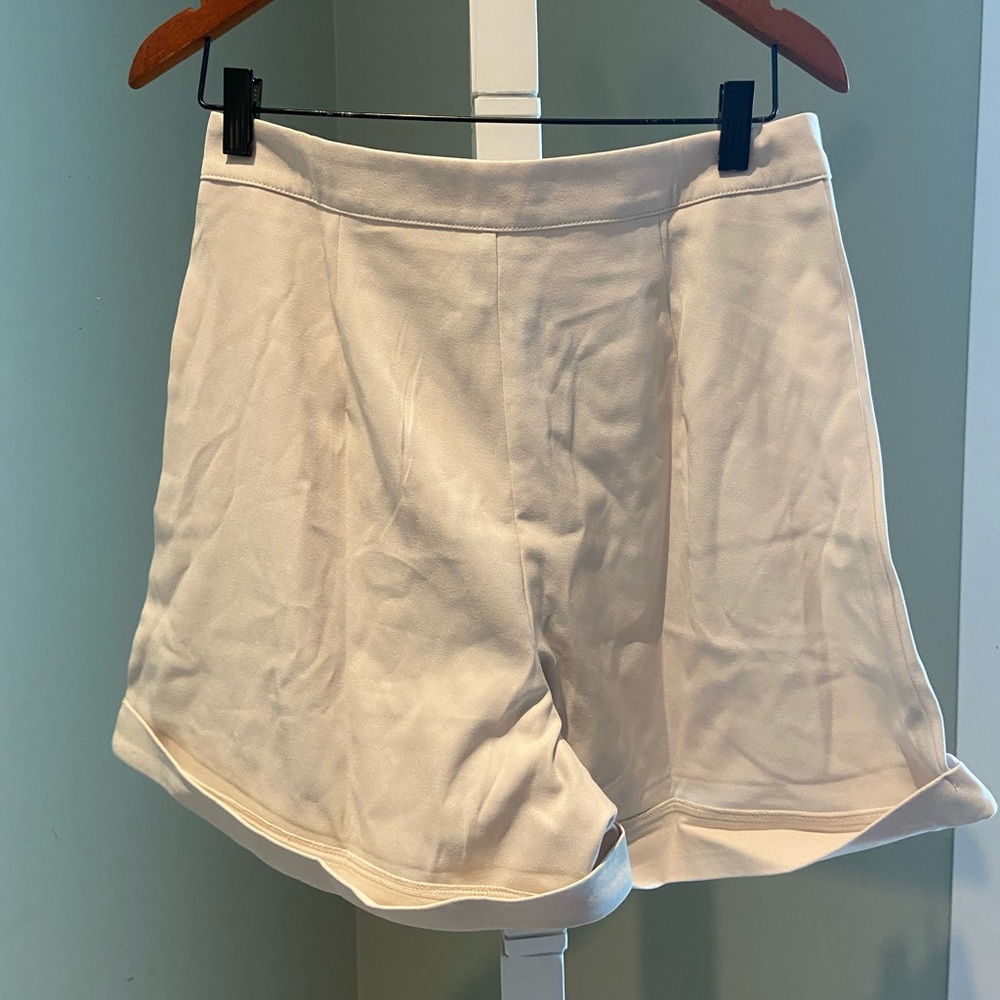 White shorts - Picture 2 of 2